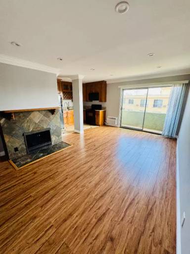Main picture of 2414 S Barrington Ave