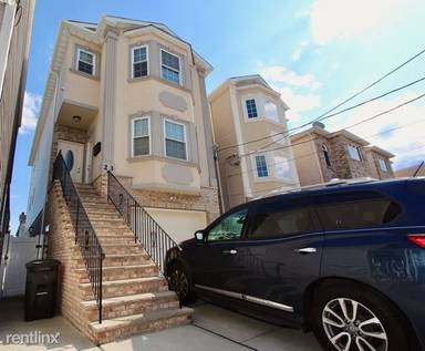 Main picture of 23 Davis St