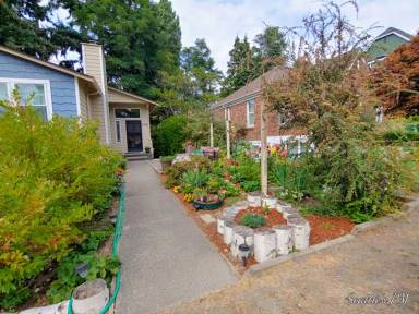 Main picture of 308 NE 95th St