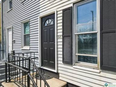Main picture of 841 Jackson St