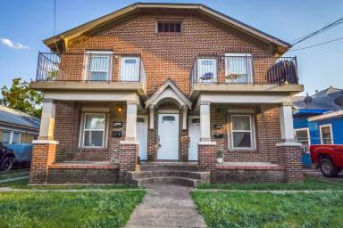 Main picture of 626 W 10th St