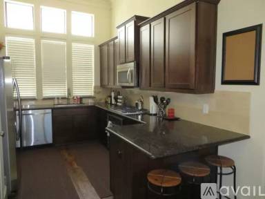Main picture of 2618 Capitol St