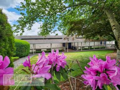 Main picture of 8500 SW Canyon Dr