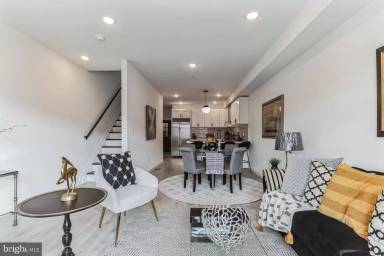 Main picture of 5633 Warrington Ave