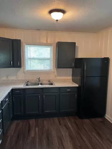 Main picture of 909 Foster Ave