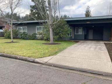 Main picture of 2970 Oak St