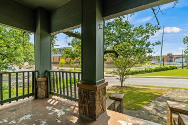 Main picture of 123 S Pine St