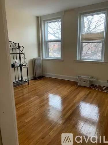 Main picture of 352 Riverway
