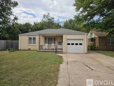 Main picture of 2415 S Poplar Dr