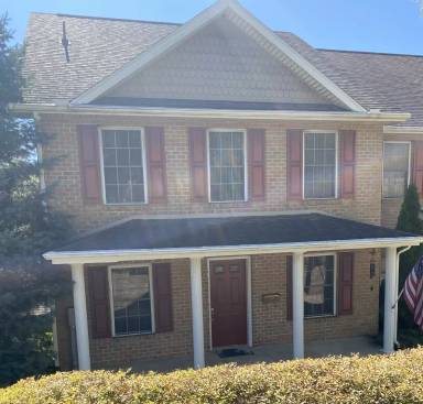 Main picture of 425 E Oak St