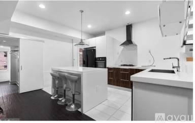 Main picture of 2402 Saint Paul St