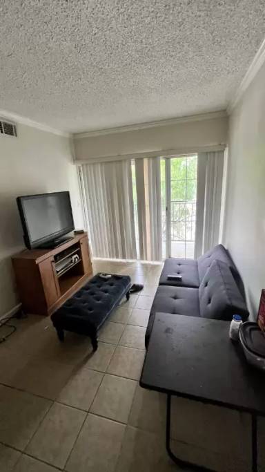 Main picture of 2002 Greene St Apartments