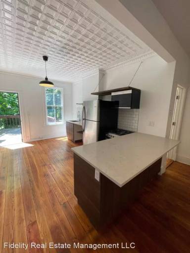 Main picture of 21 Benkard Ave