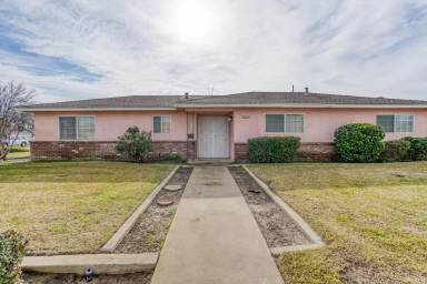 Main picture of 2205 Moir Dr