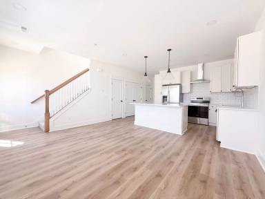 Main picture of 1331 Meridian St