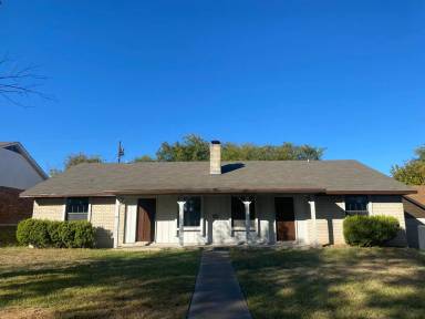 Main picture of 2414 Bunker Hill Dr