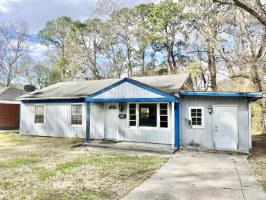 Main picture of 4075 Fairwoods Dr