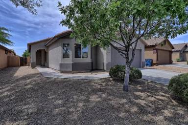 Main picture of 469 W Calle Franja Verde