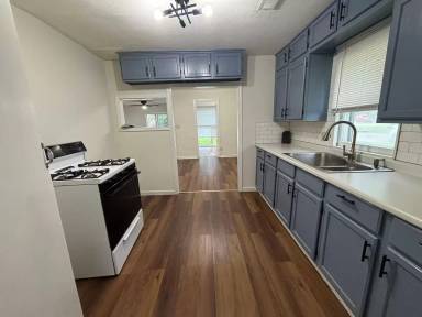 Main picture of 1102 S Millwood Ave
