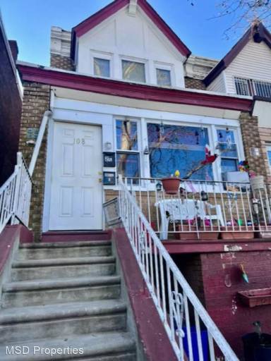 Main picture of 108 E Roosevelt Blvd