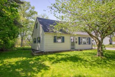 Main picture of 10 Bailey Ave