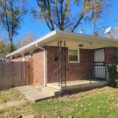 Main picture of 1230 Taylor Dr W