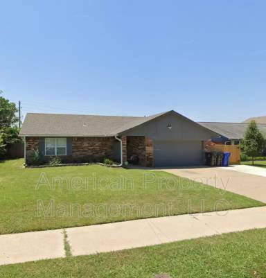 Main picture of 3005 E Oakridge St