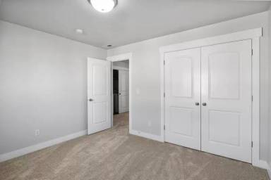 Main picture of 219 W Silver Springs Dr