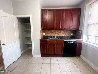 Main picture of 6611 Broadway