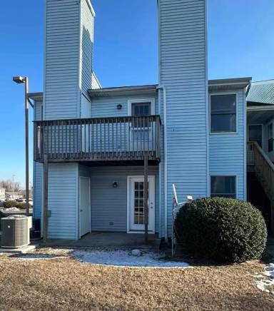 Main picture of 700 N Franklin Blvd