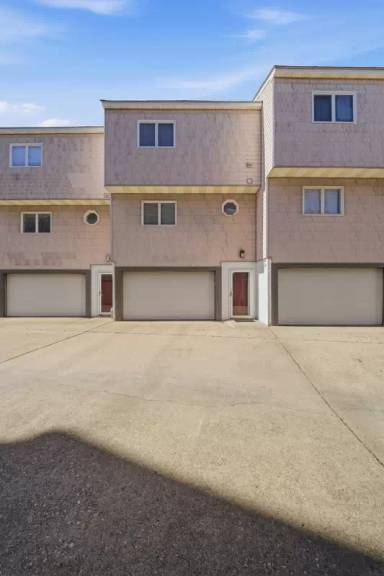 Main picture of 824 W Ocean View Ave