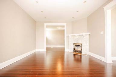 Main picture of 2566 Broadway St