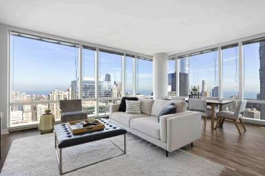 Main picture of 213 N Clark St