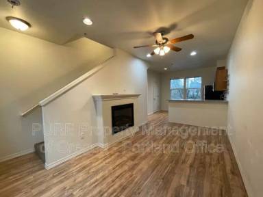Main picture of 5490 SE Milwaukie Ave