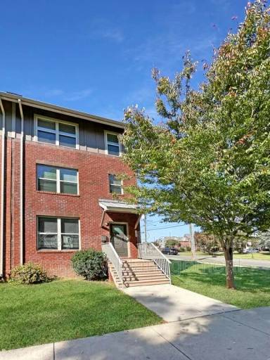 Main picture of 400 Dobson St