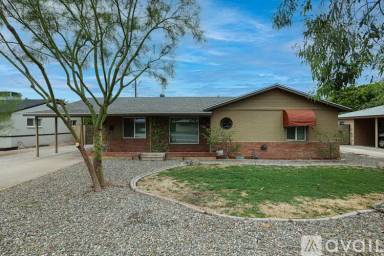 Main picture of 1005 E Cavalier Dr
