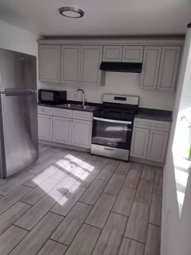 Main picture of 5205 Alameda Ave