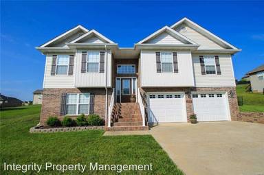 Main picture of 104 Locust Ct