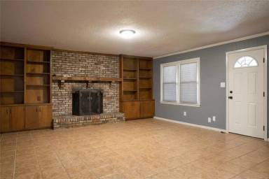 Main picture of 826 Greg Dr