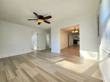 Main picture of 128 Grand St
