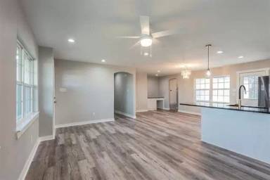 Main picture of 206 Graham St