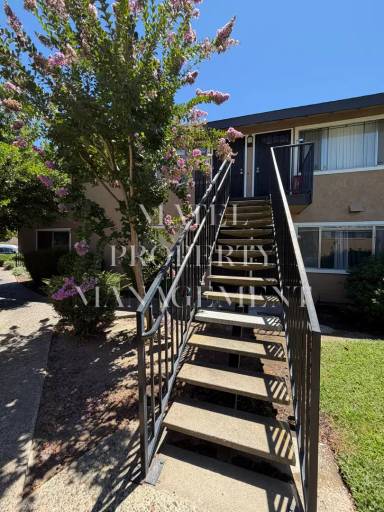 Main picture of 325 Standiford Ave