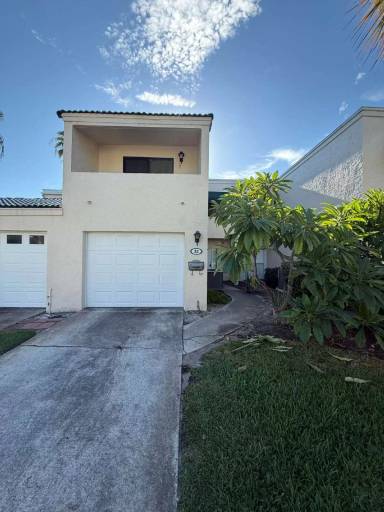 Main picture of 33 Emerald Ct