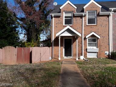 Main picture of 3240 Hampton Ct SE