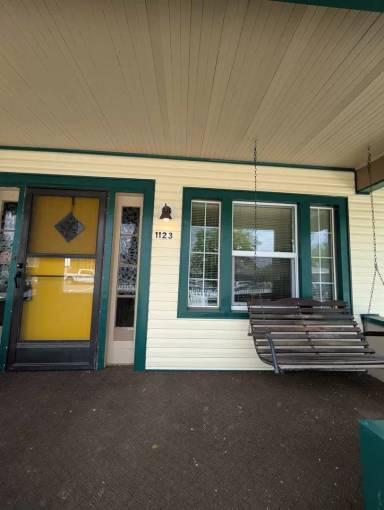 Main picture of 1123 N Hayes Ave