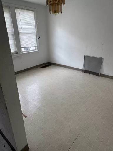 Main picture of 1910 Maple St