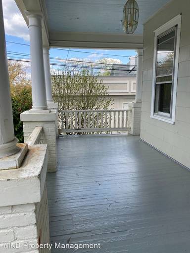 Main picture of 214 Highland Ave SW