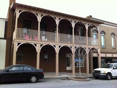 Main picture of 115 S 8th St