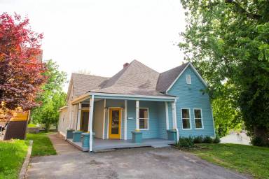 Main picture of 1504 Russell St