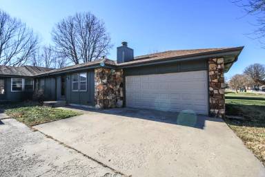 Main picture of 910 W Edgewood St